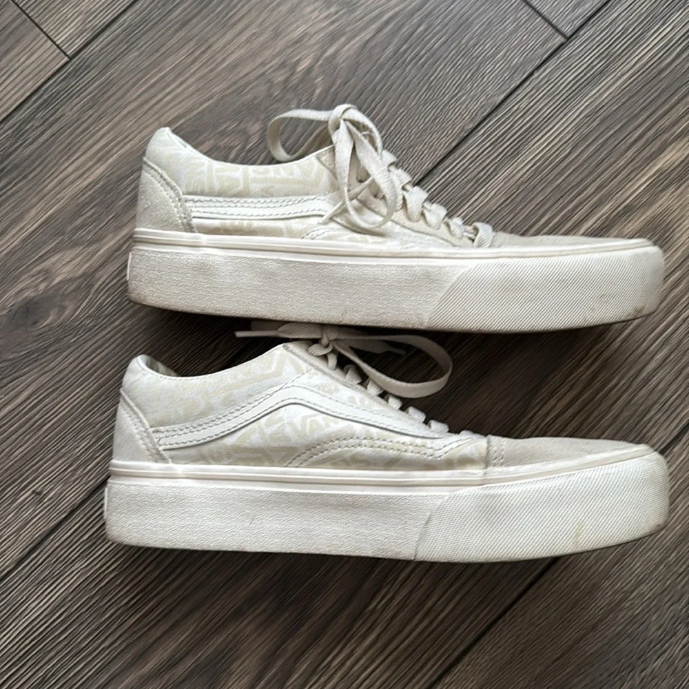Vans Old Skool PLATFORM Tonal logo sneakers size 8
